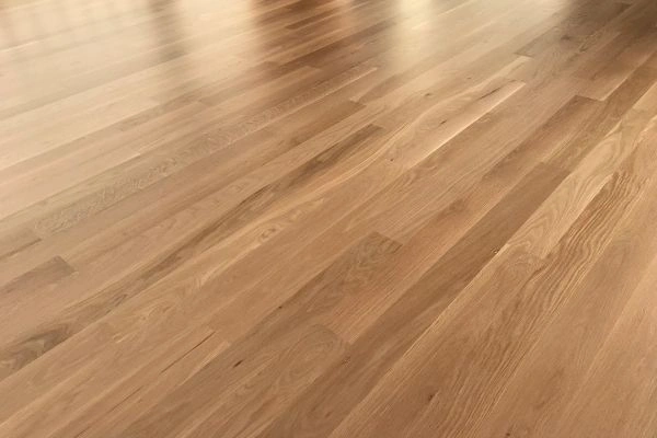 Colocación de suelos de parquet flotante en Pamplona